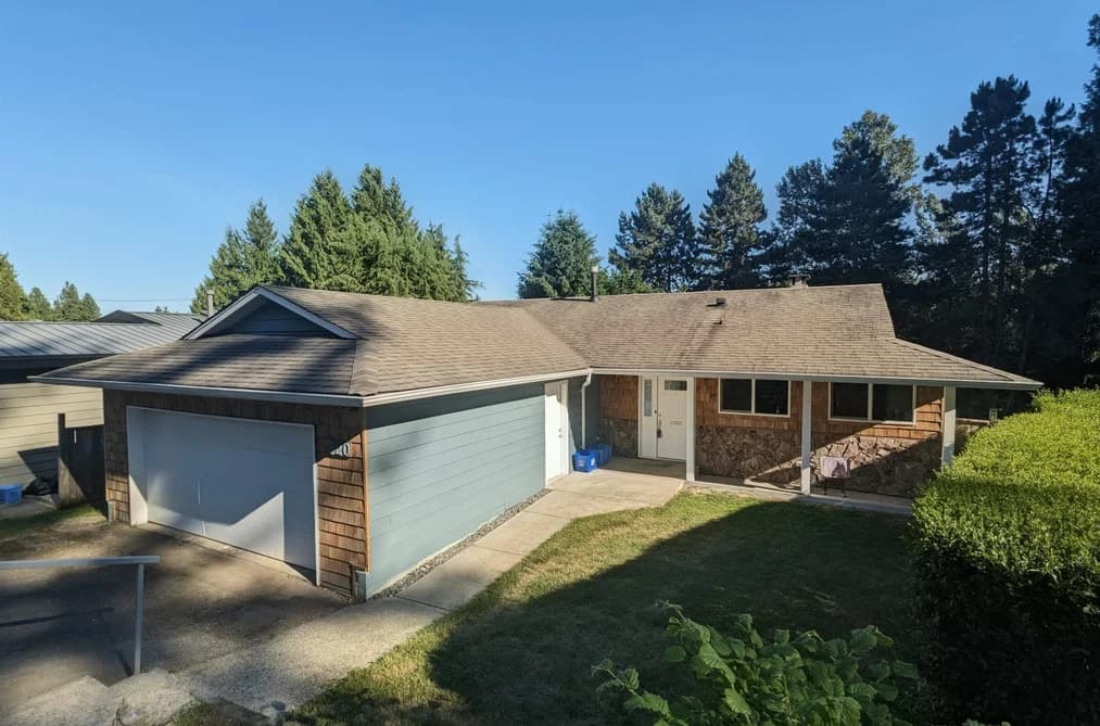 320 GLOUCESTER COURT, Coquitlam, BC — Residential for Sale - Photo 2