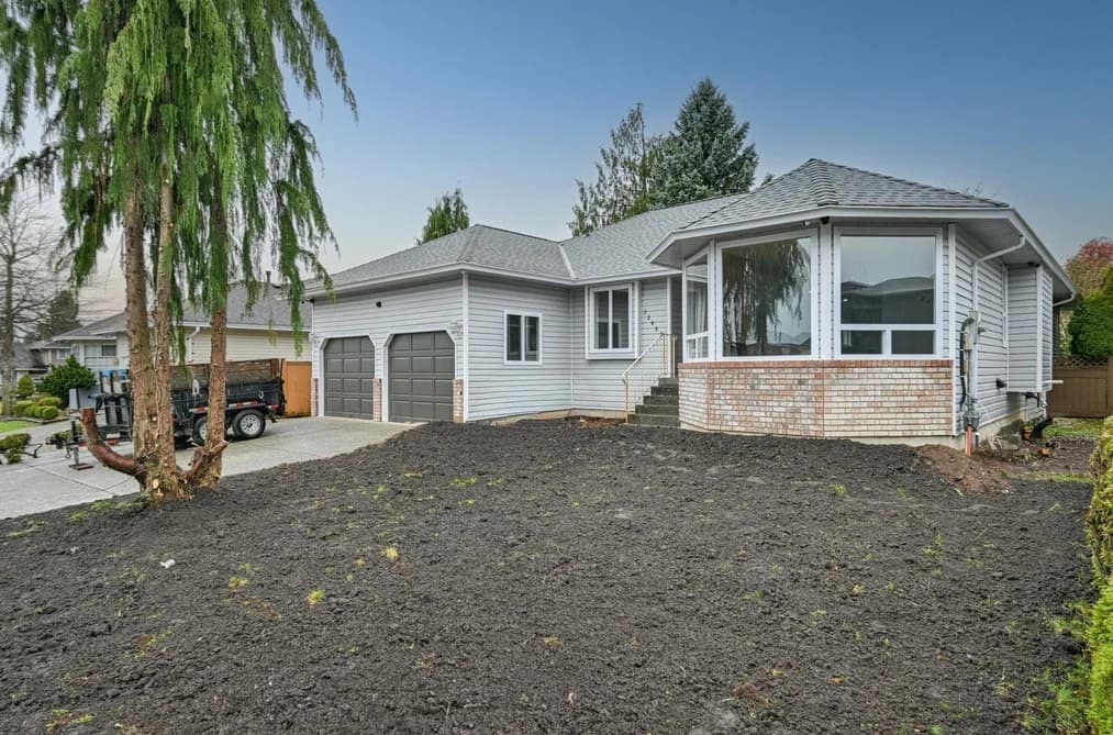 32069 CLINTON AVENUE, Abbotsford, BC — Residential for Sale - Photo 2