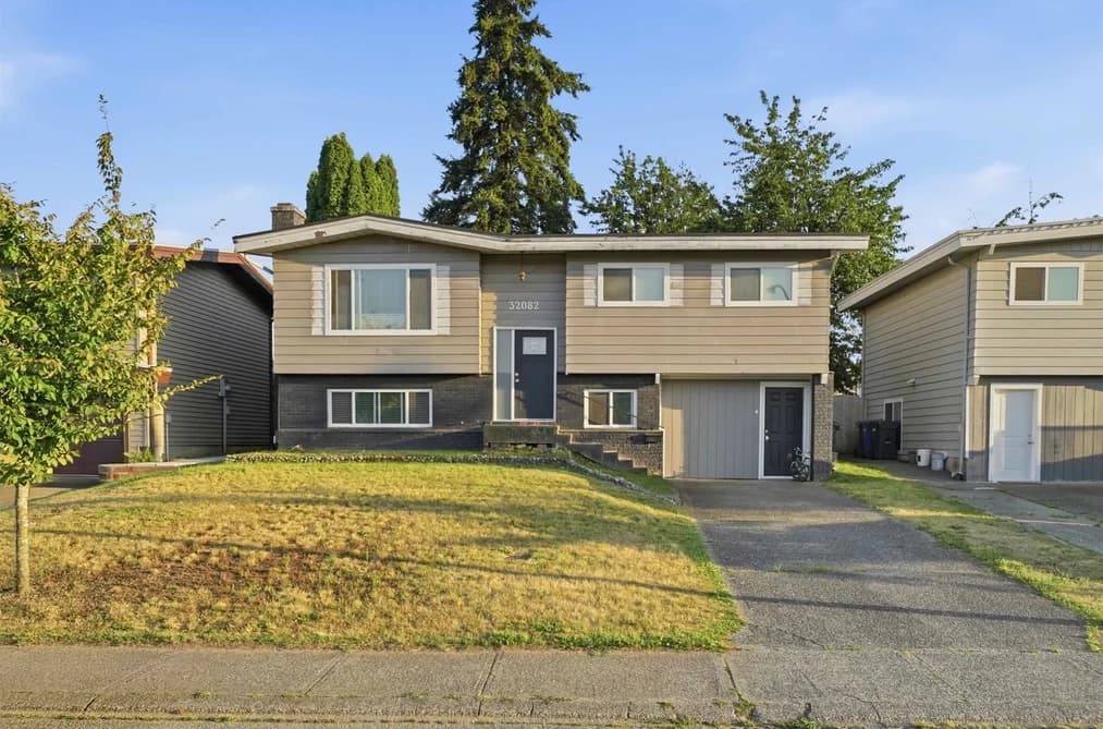 32082 AUSTIN AVENUE, Abbotsford, BC — Residential for Sale - Main Photo
