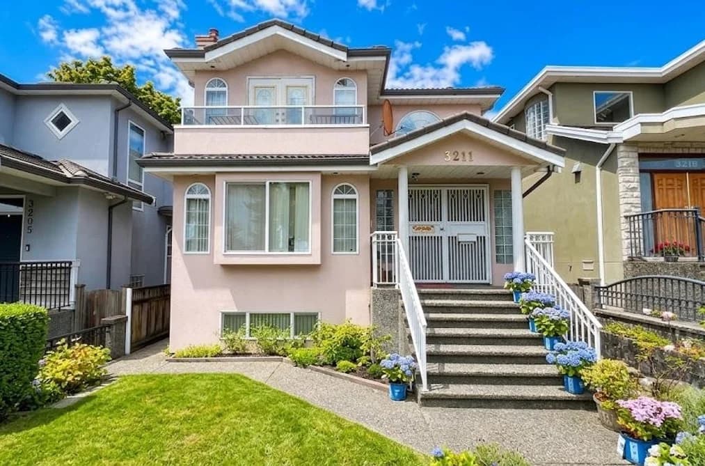 3211 QUEENS AVENUE, Vancouver, BC — Residential for Sale - Main Photo