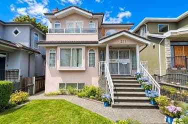 House for sale at 3211 Queens Avenue Vancouver British Columbia - MLS: R3148892