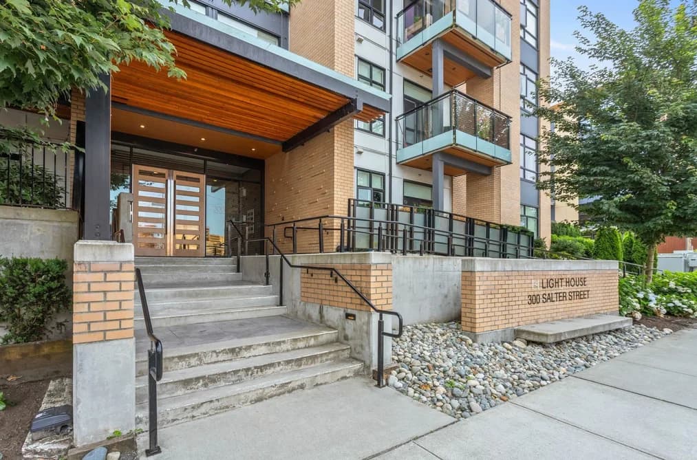 322 300 SALTER STREET, New Westminster, BC — Residential for Sale - Photo 2