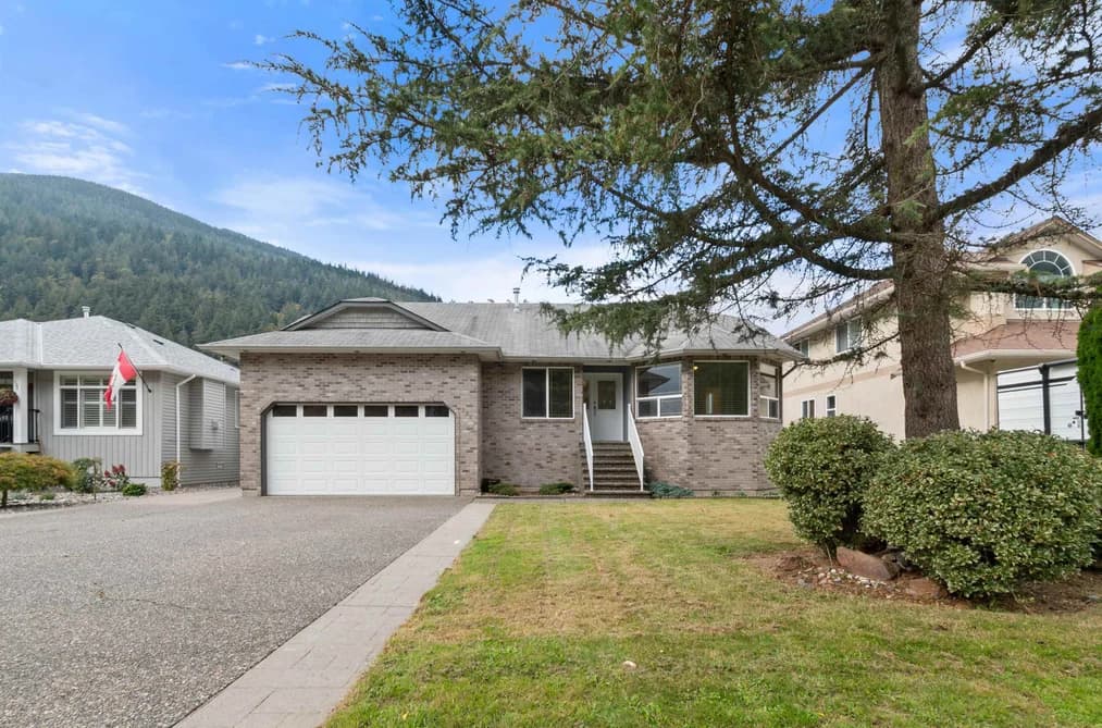 322 MIAMI RIVER DRIVE, Harrison Hot Springs, BC — Residential for Sale - Photo 2