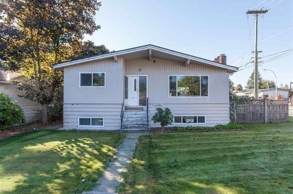 32202 HILLCREST AVENUE, Abbotsford, BC — Residential for Sale - Main Photo