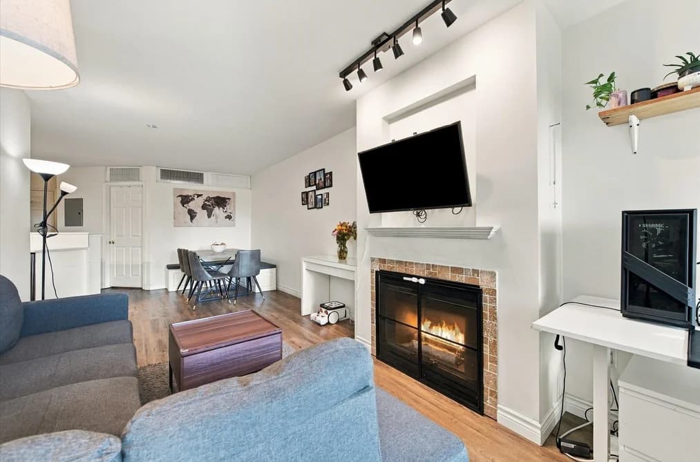 323 760 KINGSWAY, Vancouver, BC — Residential for Sale - Photo 2