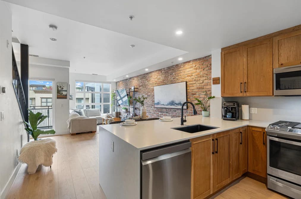 323 95 MOODY STREET, Port Moody, BC — Residential for Sale - Main Photo