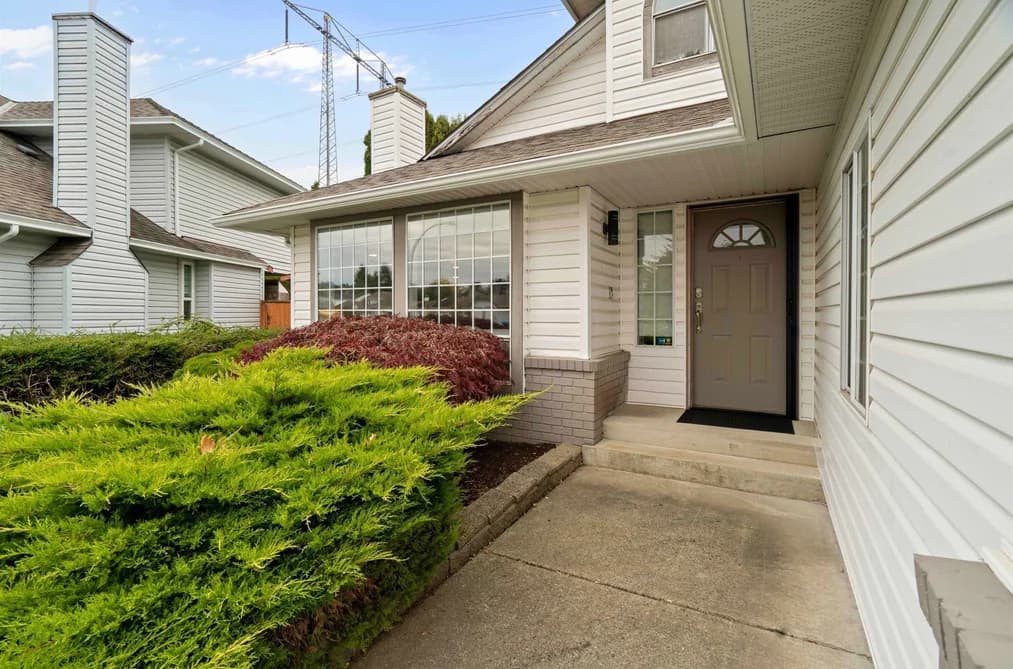 32345 CLINTON AVENUE, Abbotsford, BC — Residential for Sale - Photo 2