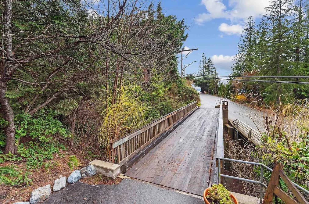 325 BAYVIEW ROAD, Lions Bay, BC — Residential for Sale - Photo 2