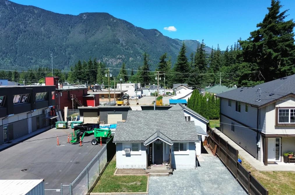 325 HUDSON BAY STREET, Hope, BC — Residential for Sale - Main Photo