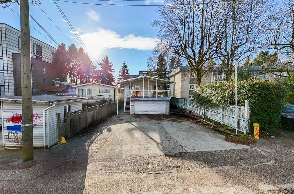 3263 Vanness Avenue, Vancouver, BC - House for Sale - Photo 2 of 6 3263 Vanness Avenue, Vancouver, BC - House for Sale - Photo 2 of 6