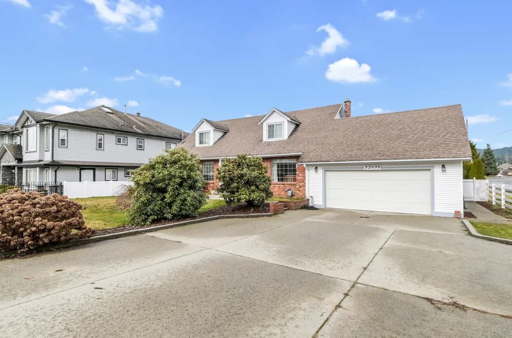 32699 CHERRY AVENUE, Mission, BC — Residential for Sale - Photo 2