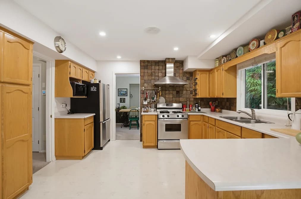 32751 CHARNLEY DRIVE, Mission, BC — Residential for Sale - Photo 2