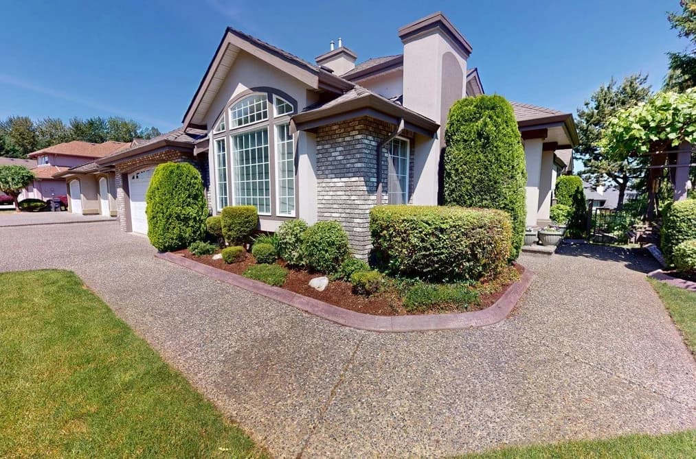32767 CHILCOTIN DRIVE, Abbotsford, BC — Residential for Sale - Photo 2