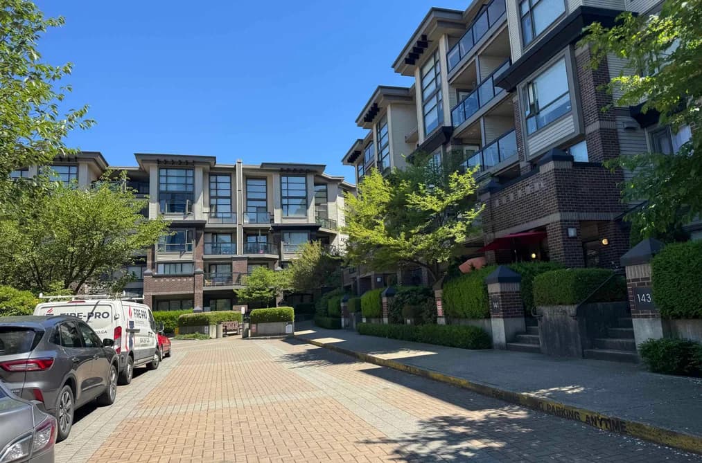 328 10838 CITY PARKWAY, Surrey, BC — Residential for Sale - Photo 2