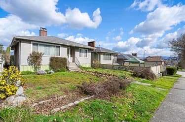 House for sale at 3281 E 2nd Avenue Vancouver British Columbia - MLS: R3102224