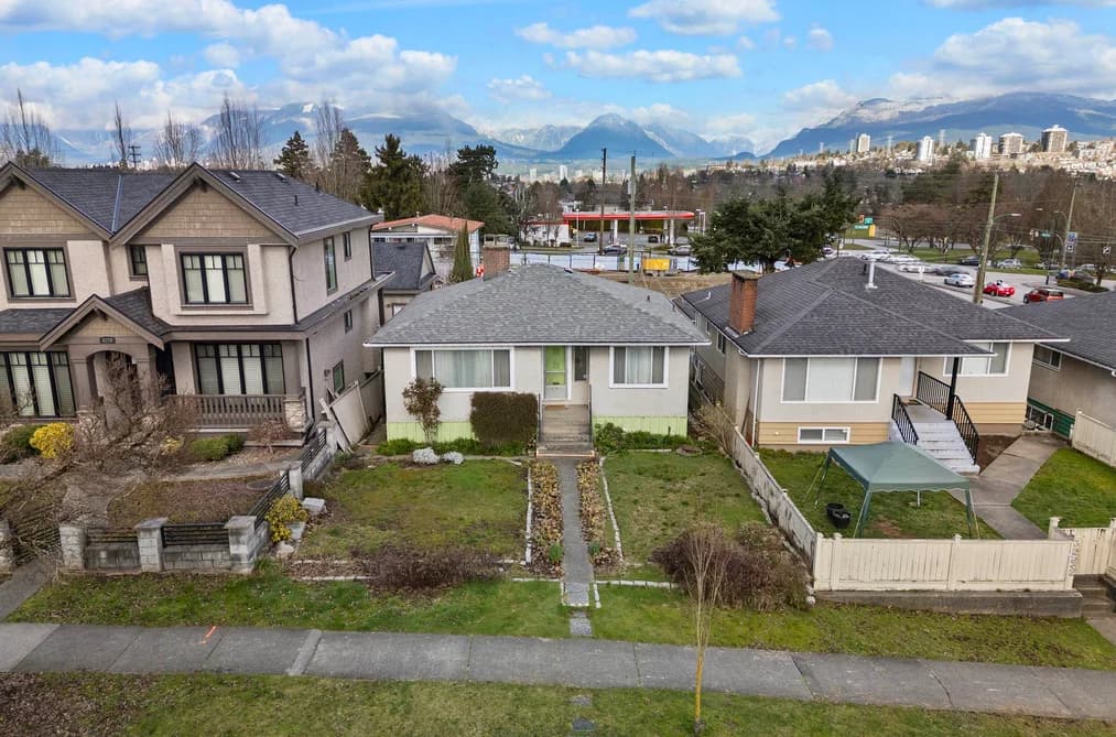 3281 E 2ND AVENUE, Vancouver, BC — Residential for Sale - Photo 2