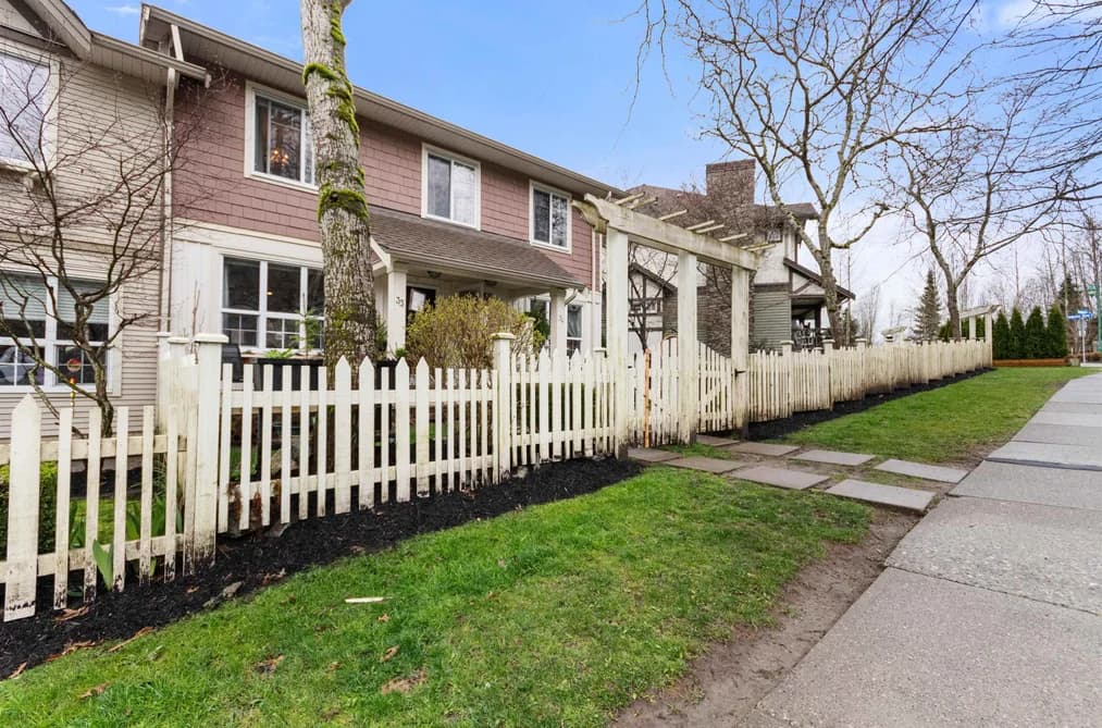 33 4401 BLAUSON BOULEVARD, Abbotsford, BC — Residential for Sale - Photo 2