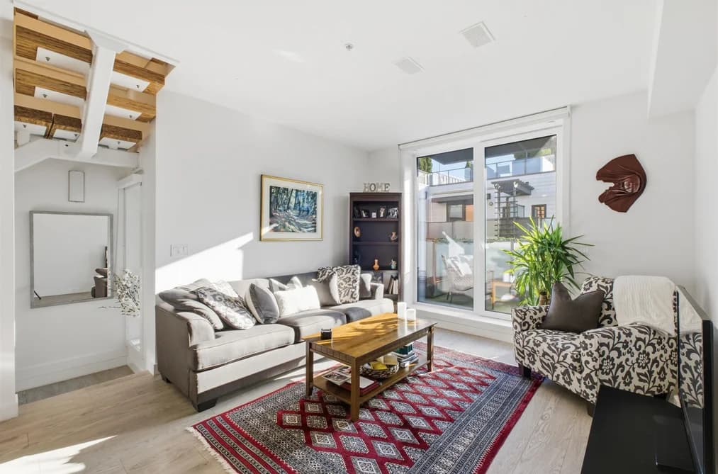 33 720 E 3RD STREET, North Vancouver, BC — Residential for Sale - Photo 2