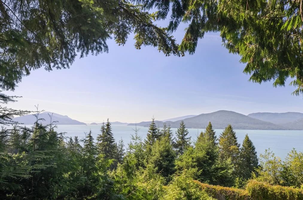 330 BAYVIEW ROAD, Lions Bay, BC — Residential for Sale - Main Photo