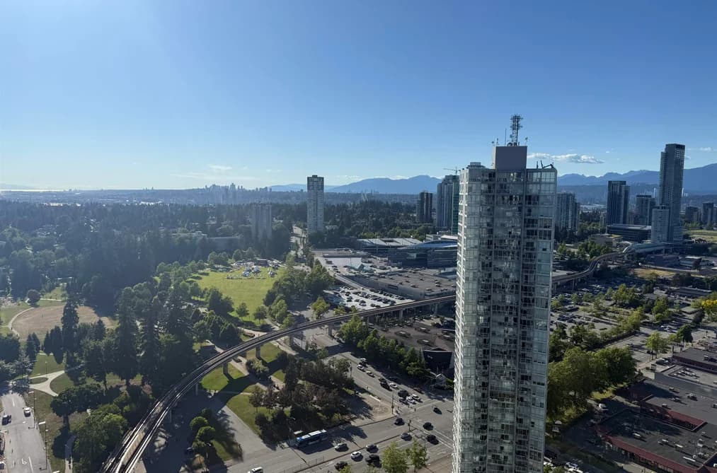 3303 9887 WHALLEY BOULEVARD, Surrey, BC — Residential for Sale - Photo 2