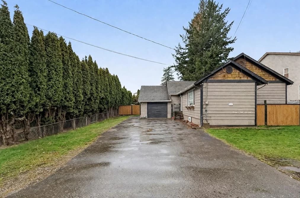 33056 CHERRY AVENUE, Mission, BC — Residential for Sale - Main Photo