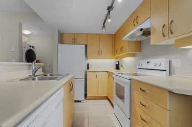 Condo for sale at 331 10838 City Parkway Surrey British Columbia - MLS: R3129598