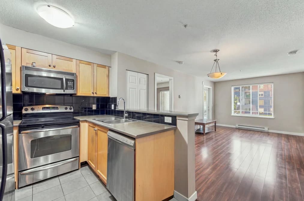 3318 240 SHERBROOKE STREET, New Westminster, BC — Residential for Sale - Main Photo