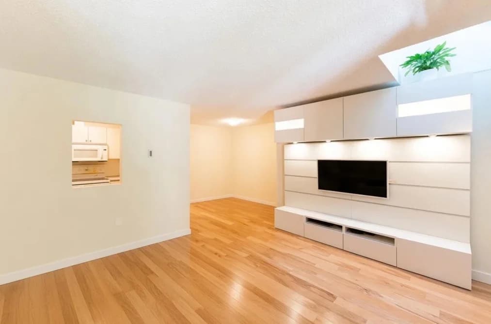 3319 MOUNTAIN HIGHWAY, North Vancouver, BC — Residential for Sale - Photo 2