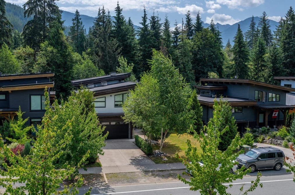 3324 MAMQUAM ROAD, Squamish, BC — Residential for Sale - Main Photo