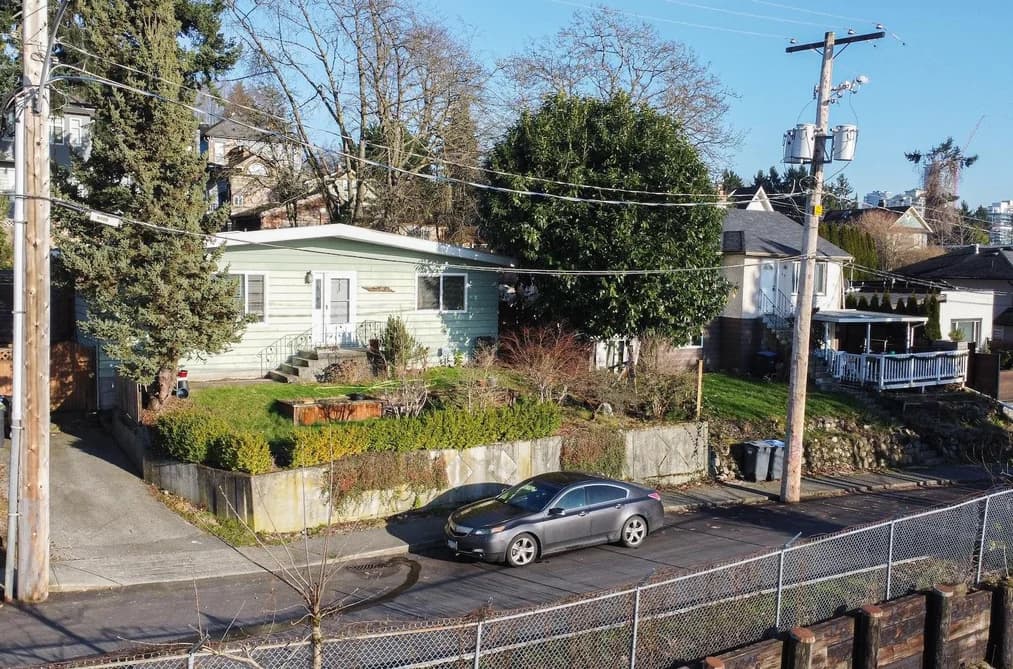333 LOUELLEN STREET, New Westminster, BC — Residential for Sale - Photo 2