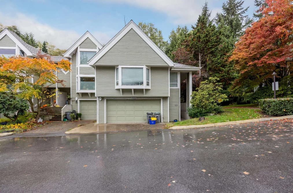 3335 Flagstaff Place, Vancouver, BC - Townhouse for Sale - Photo 2 of 13 3335 Flagstaff Place, Vancouver, BC - Townhouse for Sale - Photo 2 of 13