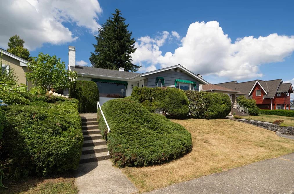 335 CHURCHILL AVENUE, New Westminster, BC — Residential for Sale - Photo 2