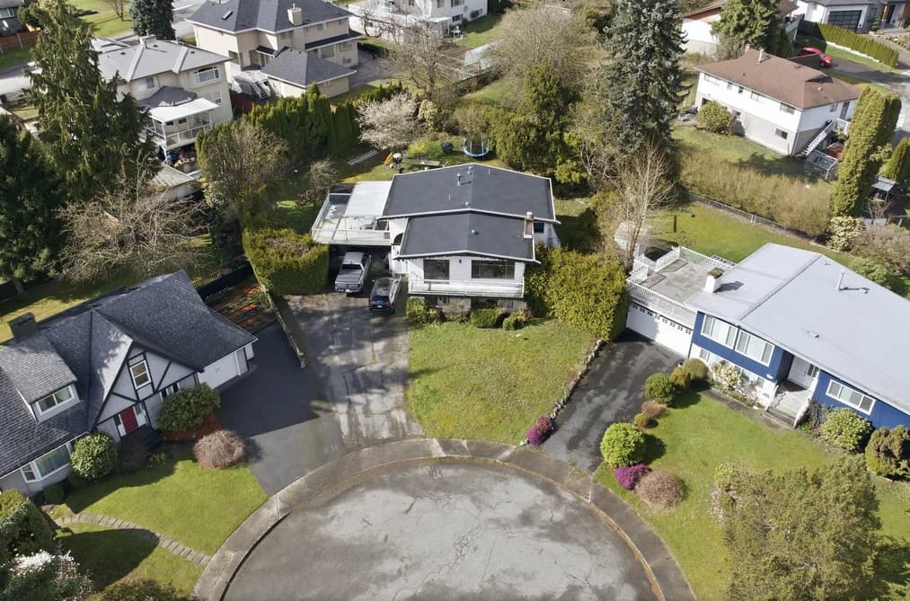 3355 CARDINAL DRIVE, Burnaby, BC — Residential for Sale - Photo 2