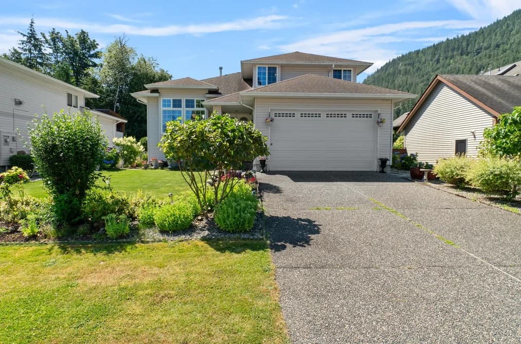 336 CHESTNUT AVENUE, Harrison Hot Springs, BC — Residential for Sale - Photo 2