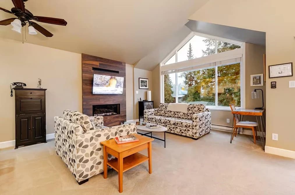 336 E 26TH STREET, North Vancouver, BC — Residential for Sale - Photo 2