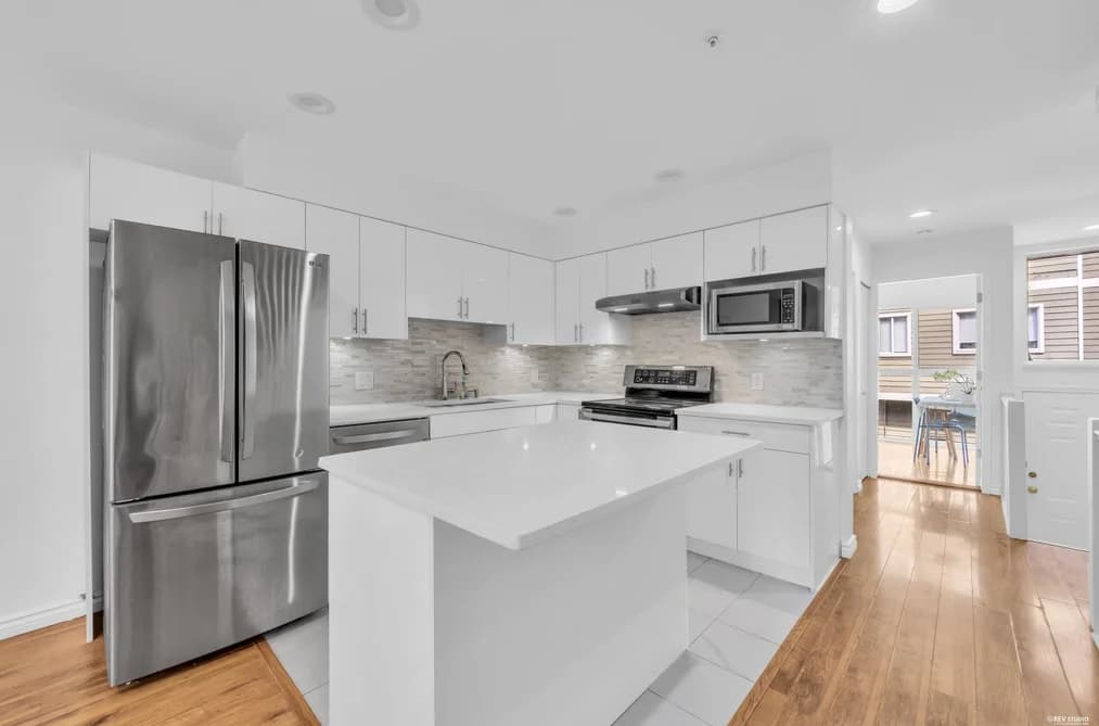 3396 COBBLESTONE AVENUE, Vancouver, BC — Residential for Sale - Photo 2