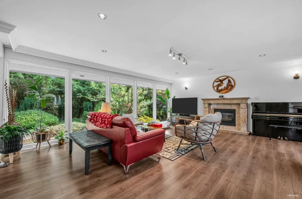 341 RABBIT LANE, West Vancouver, BC — Residential for Sale - Photo 2