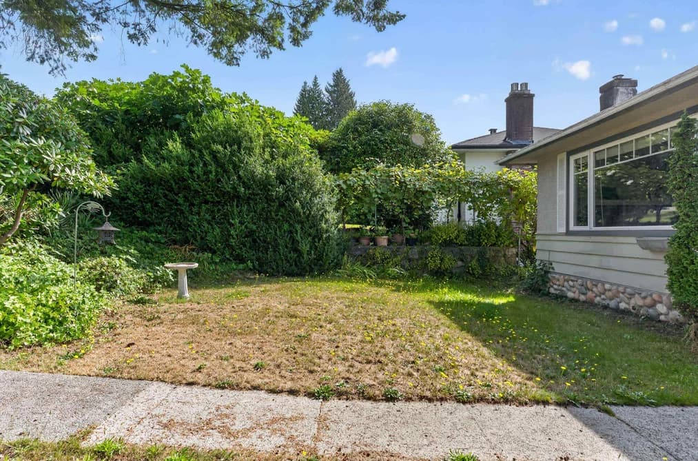341 W 24th Street, North Vancouver, BC - MLS: R3161869 - Photo 2 341 W 24th Street, North Vancouver, BC - MLS: R3161869 - Photo 2