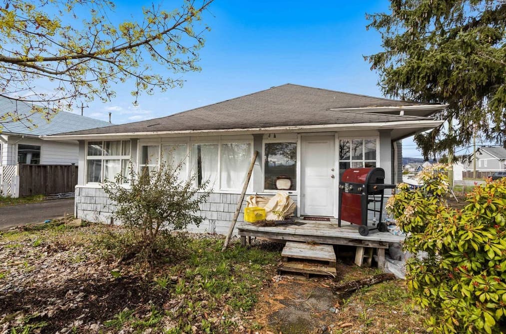 34595 2 AVENUE, Abbotsford, BC — Residential for Sale - Photo 2