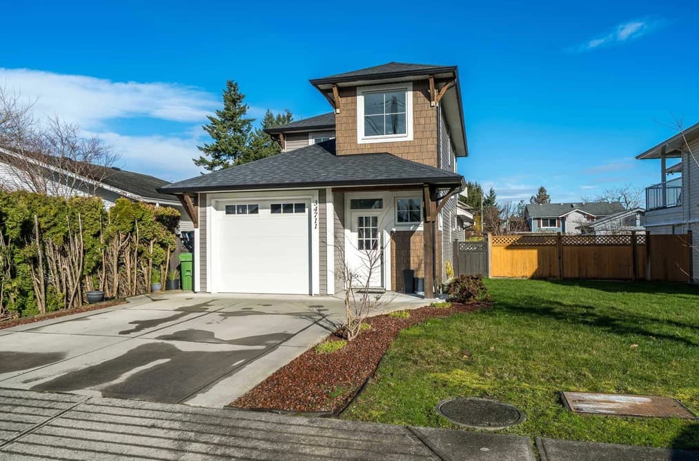 34711 2 AVENUE, Abbotsford, BC — Residential for Sale - Photo 2