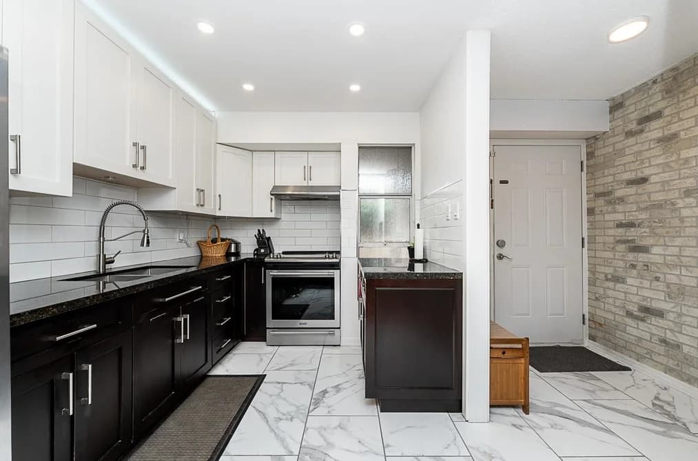 35 13795 102 AVENUE, Surrey, BC — Residential for Sale - Main Photo