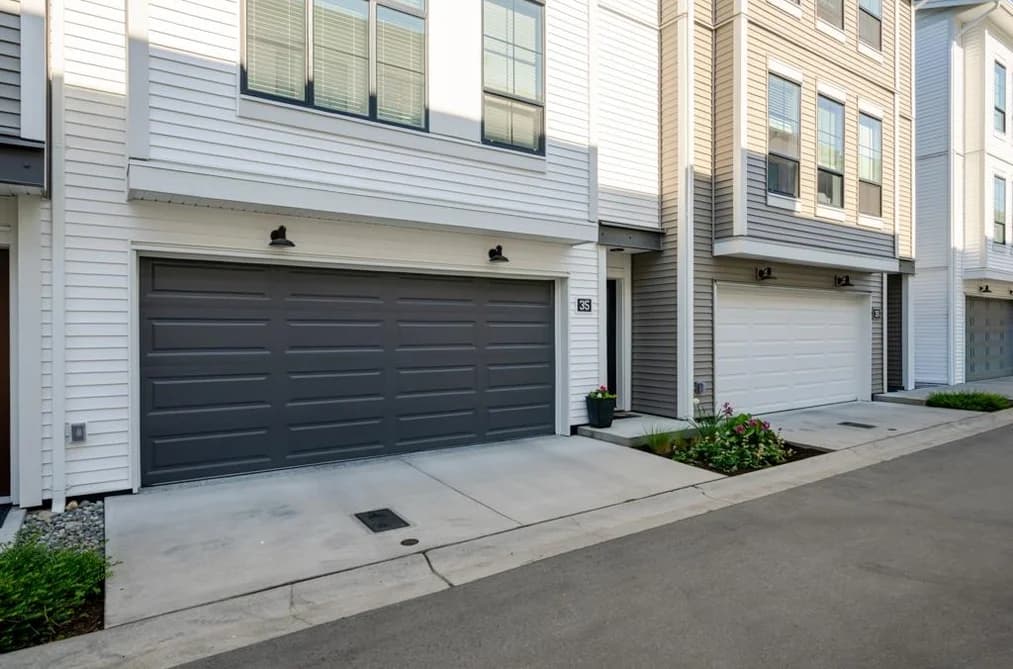 35 2774 MONTROSE AVENUE, Abbotsford, BC — Residential for Sale - Photo 2