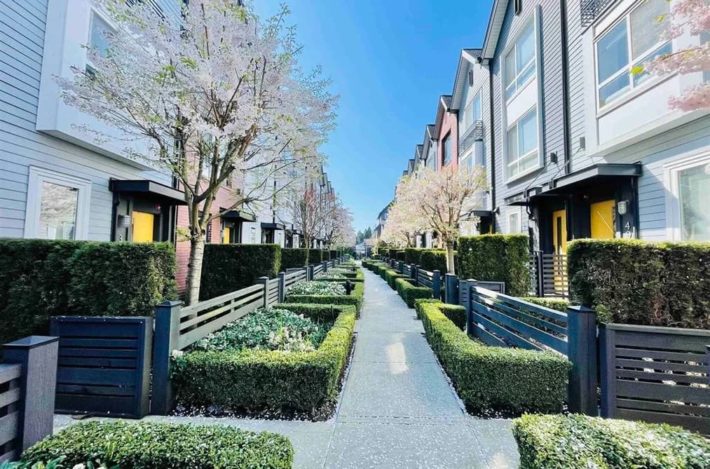 35 6868 BURLINGTON AVENUE, Burnaby, BC — Residential for Sale - Main Photo