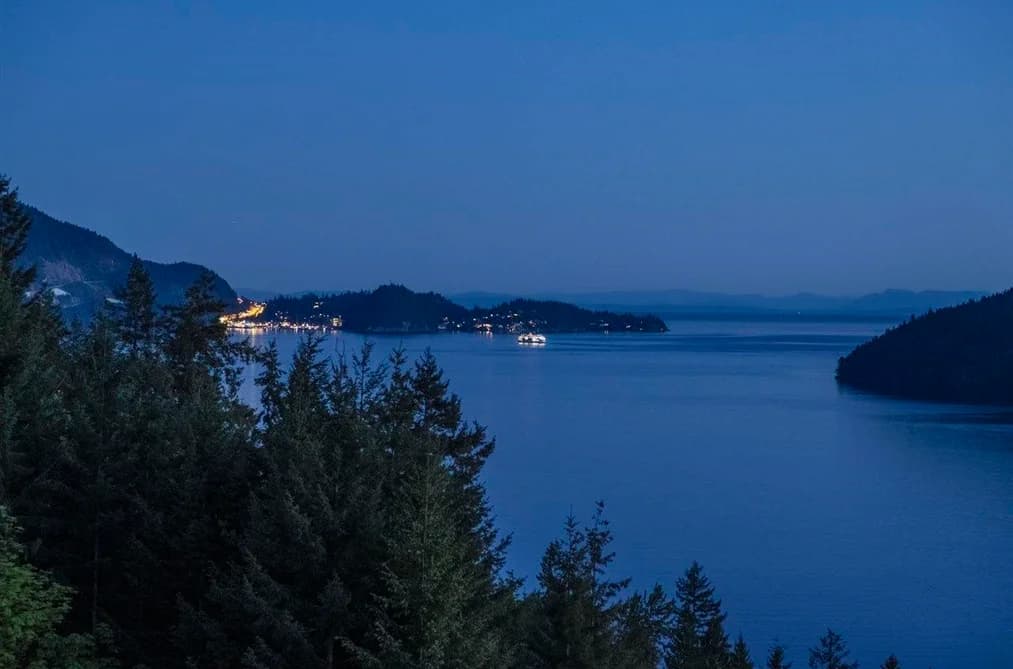 350 KELVIN GROVE WAY, Lions Bay, BC — Residential for Sale - Photo 2