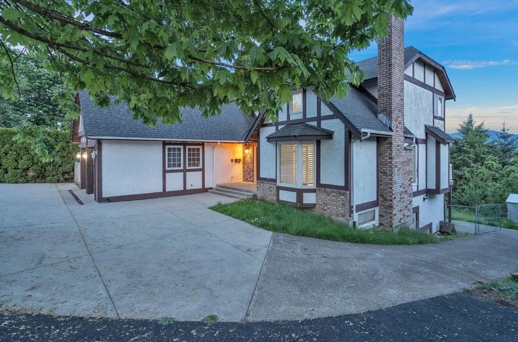 35070 MARSHALL ROAD, Abbotsford, BC — Residential for Sale - Photo 2
