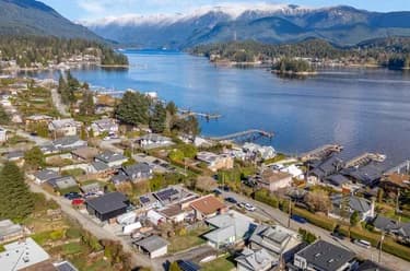 House for sale at 351 Beachview Drive North Vancouver British Columbia - MLS: R3103655