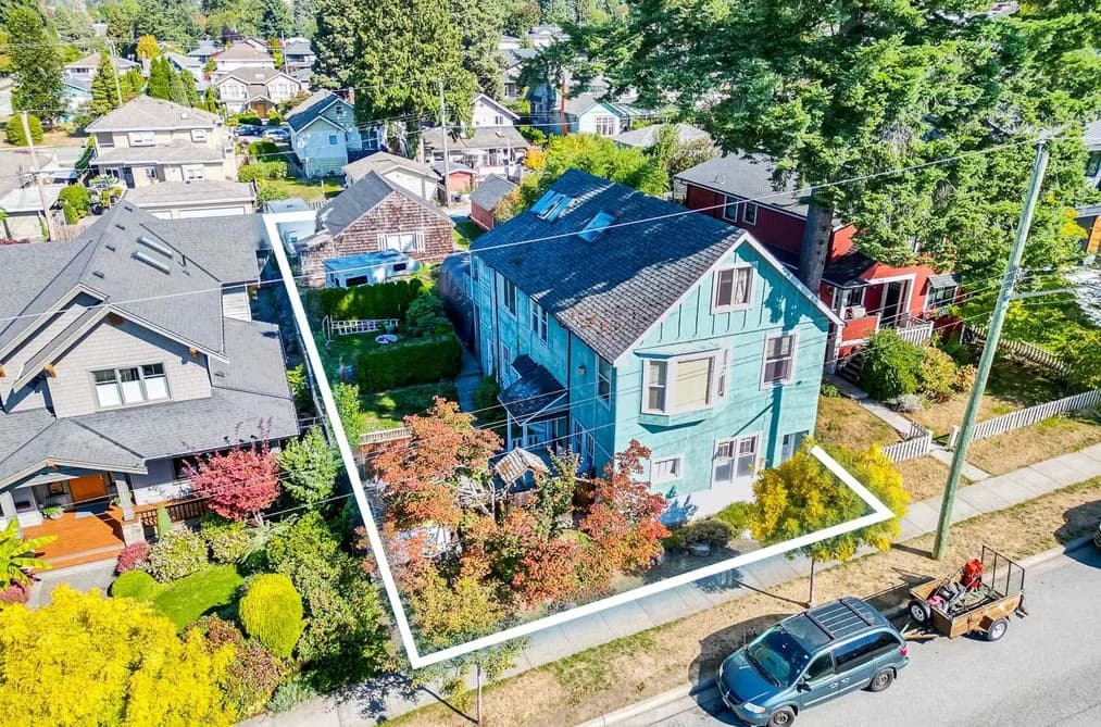 352 W 15TH STREET, North Vancouver, BC — Residential for Sale - Photo 2