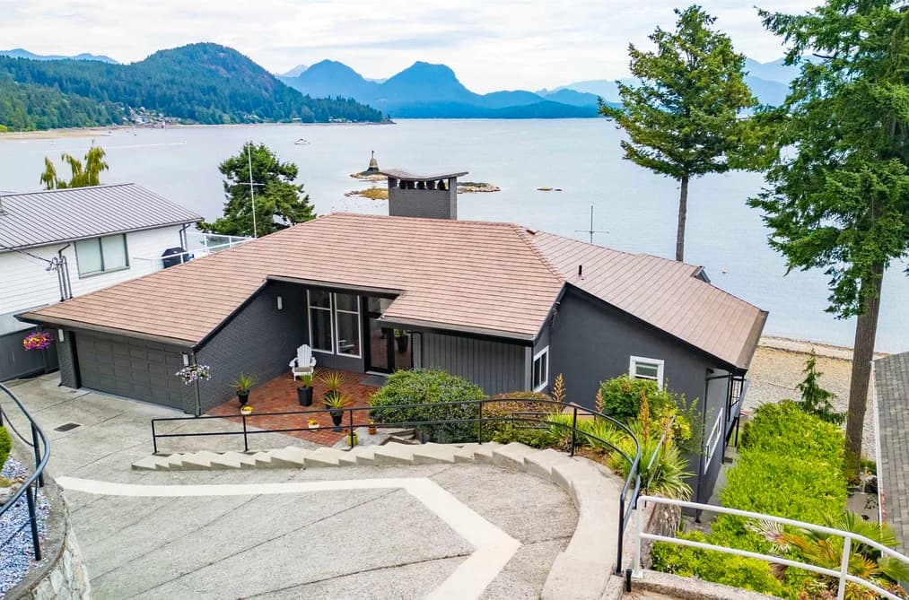 354 AVALON DRIVE, Gibsons, BC — Residential for Sale - Main Photo