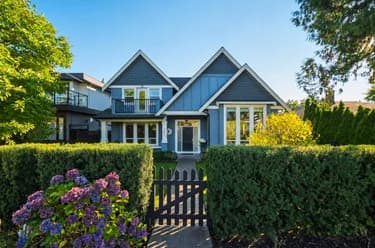 355 E 15th St, North Vancouver, BC - MLS: R3174531