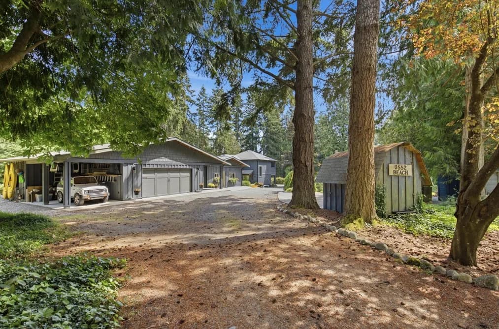 3552 BEACH AVENUE, Roberts Creek, BC — Residential for Sale - Photo 2